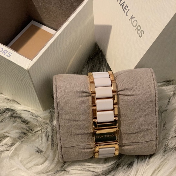 Michael Korda Ladies Watch - Picture 3 of 3